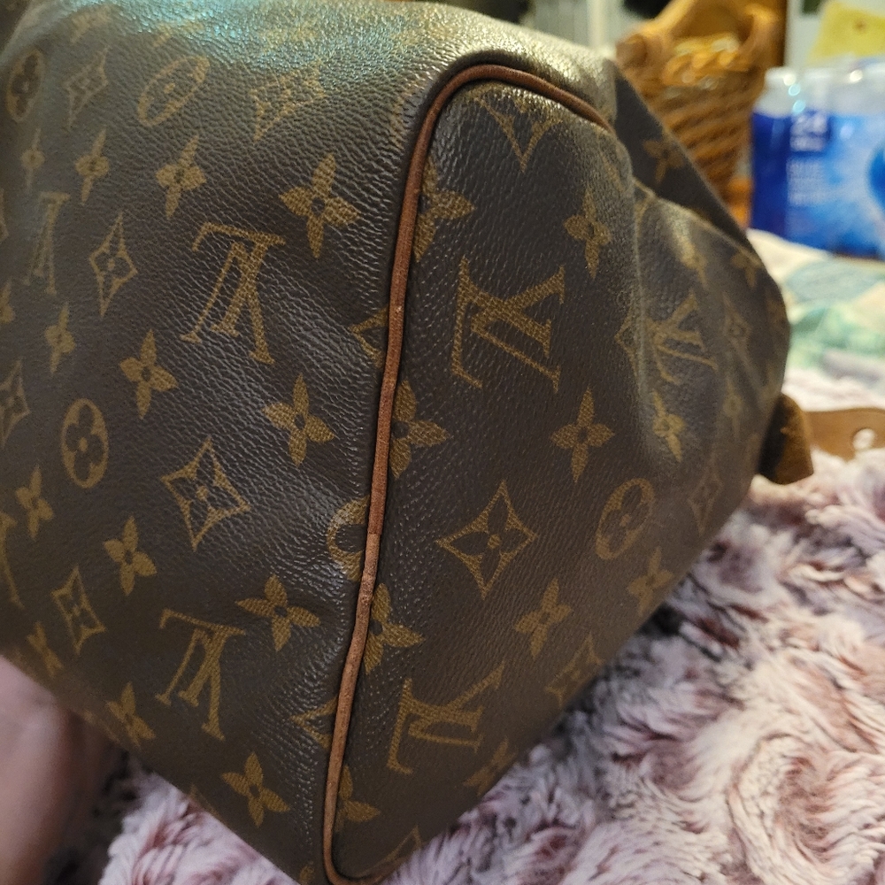 EMT Louis Vuitton vintage speedy 30 all LV ❤️s should have one - Picture 8 of 16
